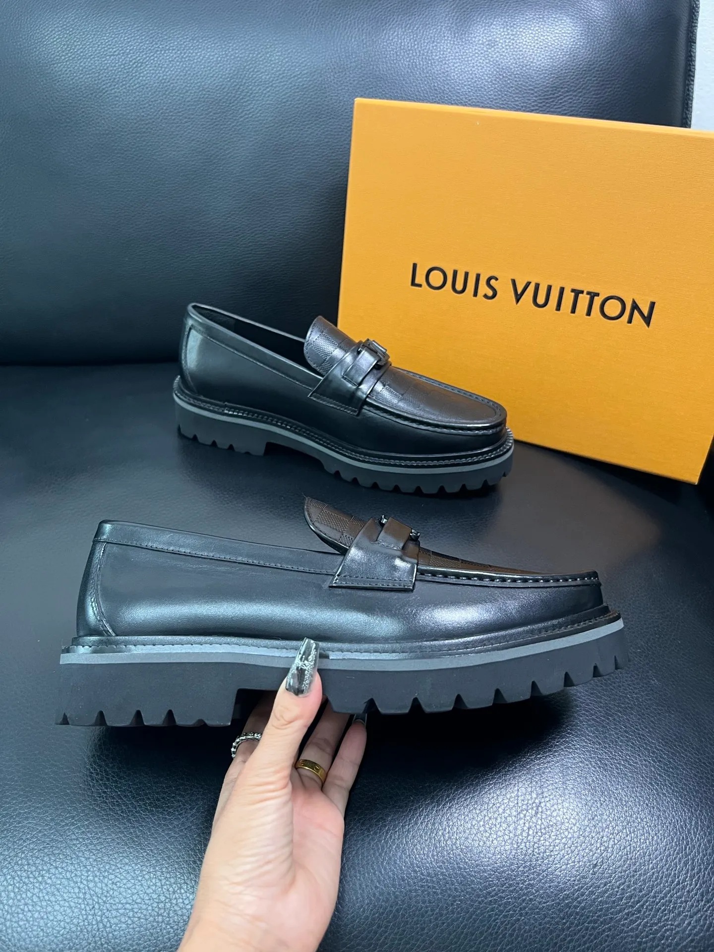 Men's shoes 💰780 Lv top purchasing Louis Vuitton leather shoes counter synchronization, uppers imported from Italy, imported water-dyed cowhide lining, soles: original soles specially provided by the original factory, original factory follow-up goods, high quality, welcome to compare, code number 38-44 (customized 45) 85842